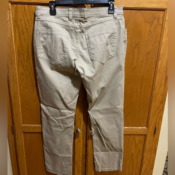 Van Heusen Never Tuck Pants - Picture 3 of 3